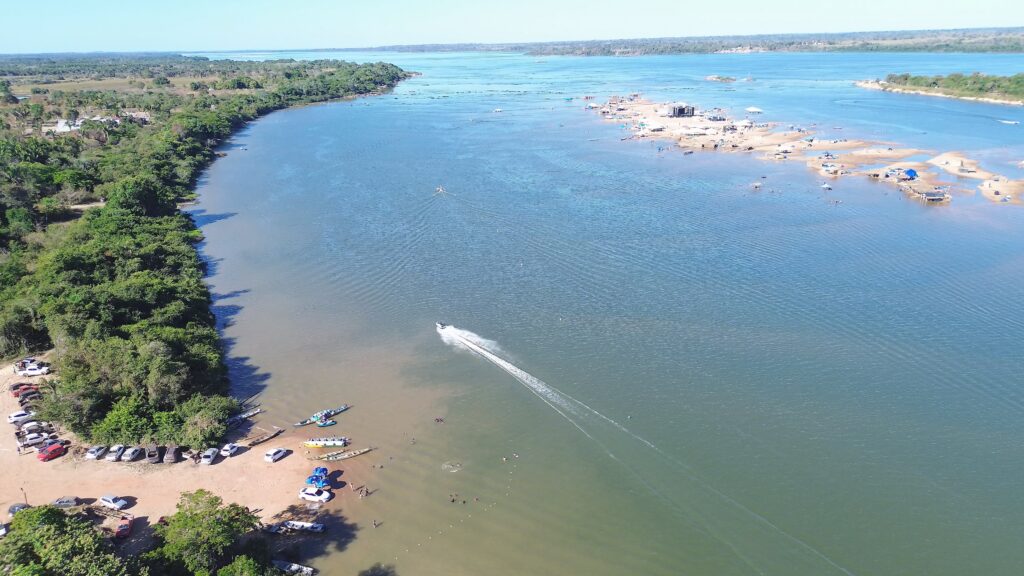 Praia do Pontão volta a atrair turistas com shows e estrutura reforçada