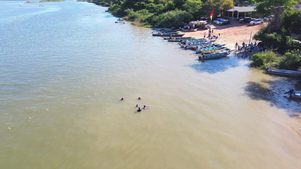 Barqueiro garante travessia segura até a Praia do Pontão2